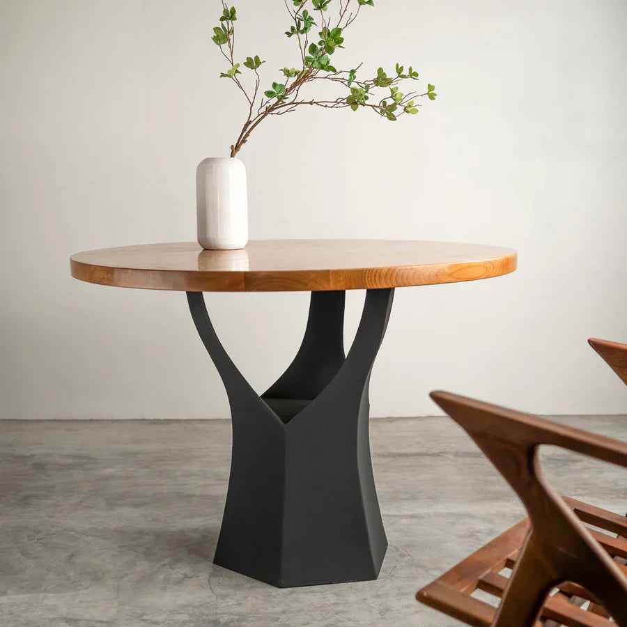 Natu Metal Table Base in matte black steel with clean modern lines, minimalist rectangular support frame, designed for fine bars, restaurants, and contemporary dining tables.